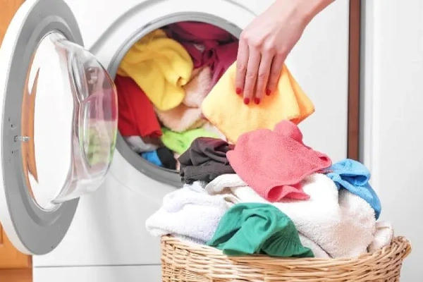علل رنگ دادن لباس در ماشین لباسشویی