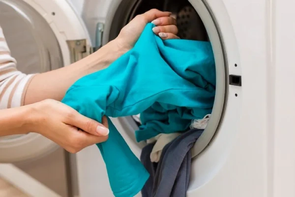 نحوه رفع گام‌به‌گام علت تمیز نشستن ماشین لباسشویی