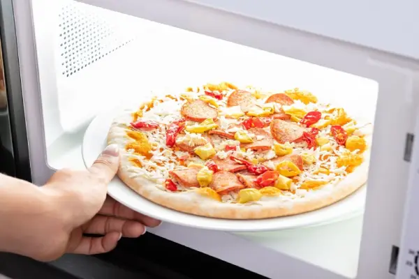 آموزش و نحوه پخت پیتزا در مایکروویو